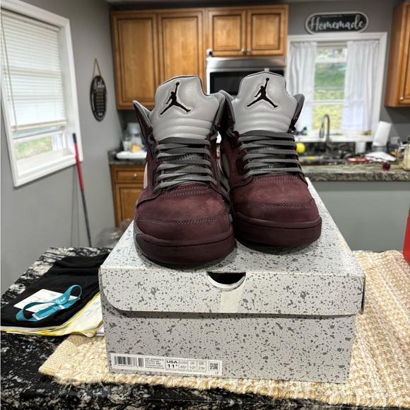 Jordan 5 burgundy - Picture 2 of 6